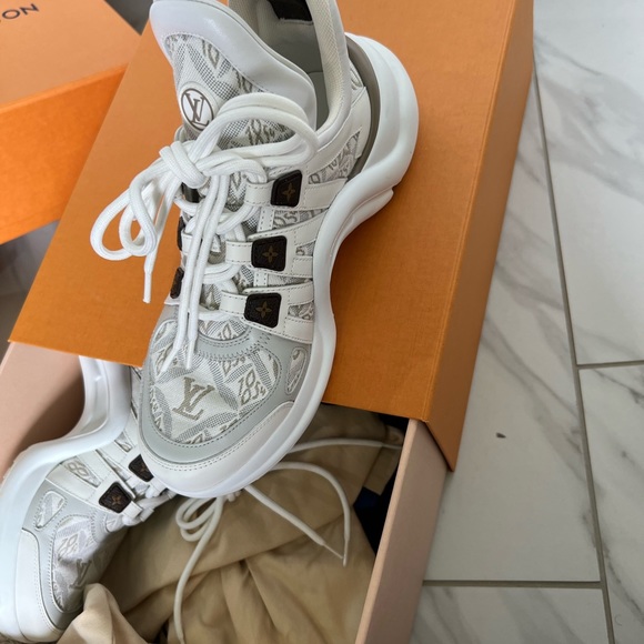 Louis Vuitton Archlight Sneaker in a 37 - Picture 4 of 5